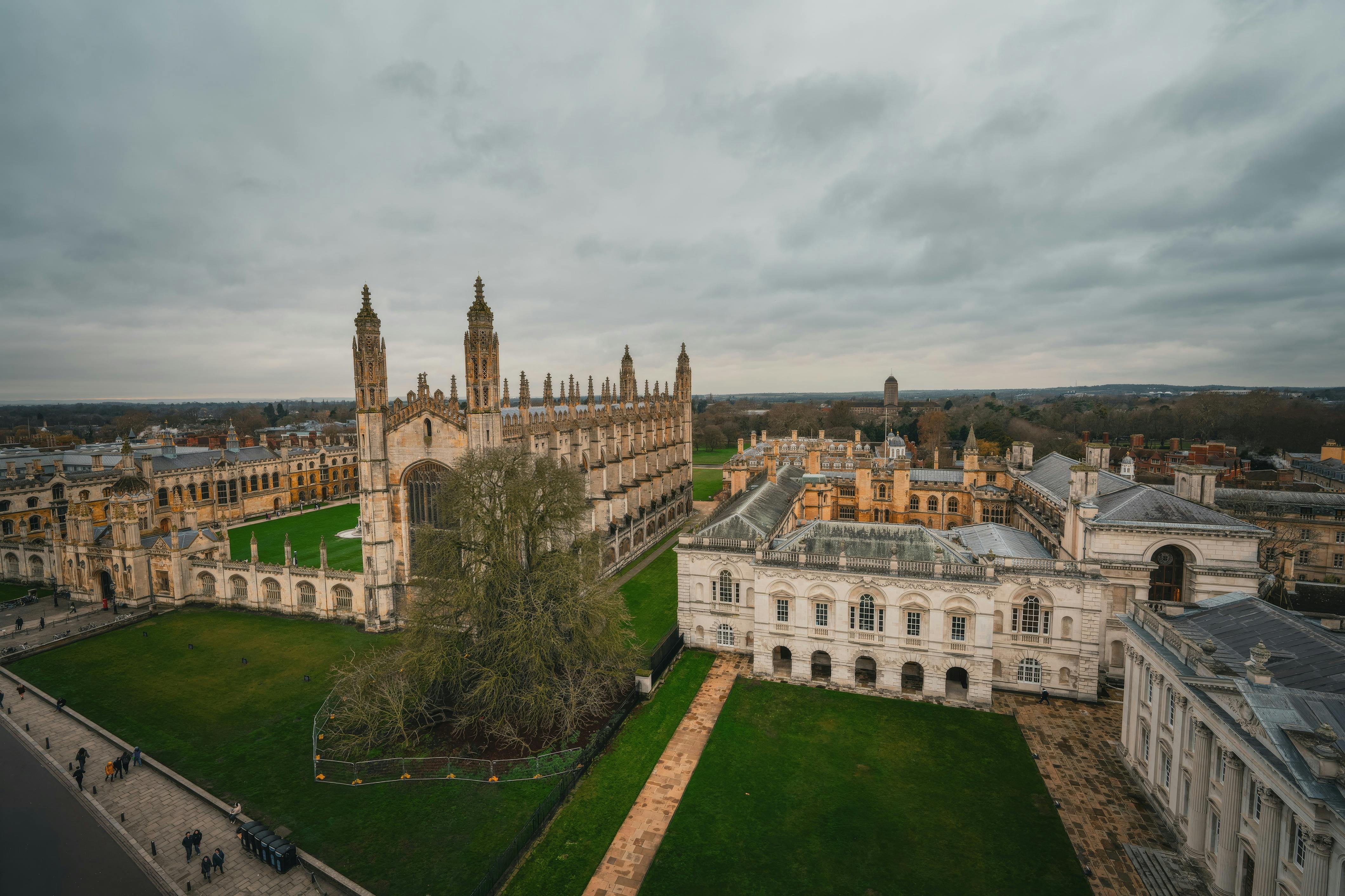 برامج Pathway للجامعات البريطانية - جامعة مانشستر، برمنغهام، ليدز